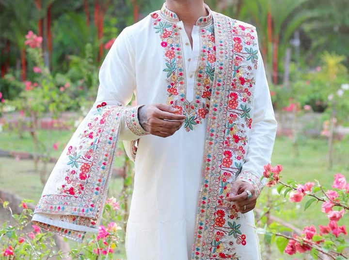 White Floral Embroidered Kurta with Dupatta – Traditional Elegance